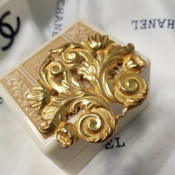 MIRIAM Haskell Vintage Repousse Signed Brooch - Picture 2 of 6